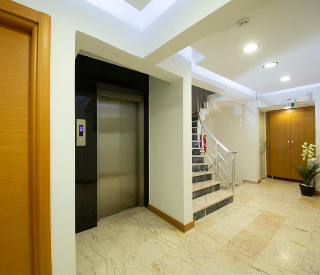 HOTEL / DUMBWAITER ELEVATOR